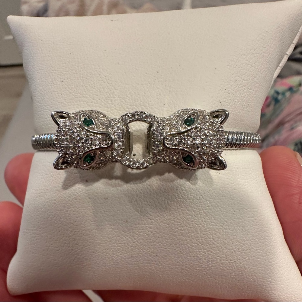 NWOT rhinestone silvertone lion head cuff ribbed bracelet w/ green eye accents.